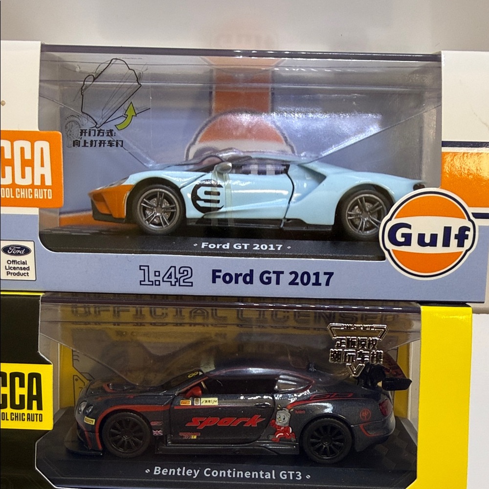 Ford GT 2017 and Bentley Continental GT3 Model Cars